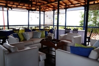 Bar, Kafe, dan Lounge Hacienda Combia