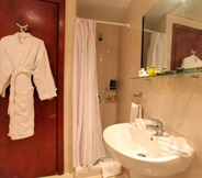 In-room Bathroom 7 Golf Porto Marina