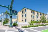 Exterior Naples Park Central Hotel