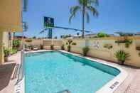 Swimming Pool Naples Park Central Hotel