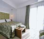 Bedroom 2 OC Hotel
