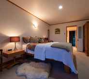 Phòng ngủ 4 Puketotara Lodge