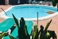 Swimming Pool Apartamentos Maribel