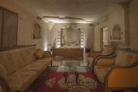 Lobi Castle Cave Hotel