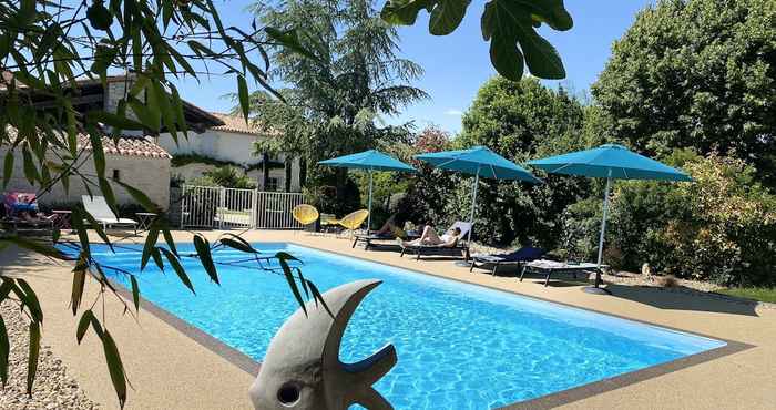 Swimming Pool La Rochelle Lodge