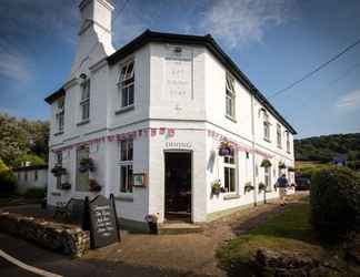 Exterior 2 The Highdown Inn