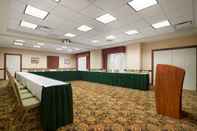 Functional Hall Country Inn & Suites by Radisson, State College (Penn State Area), PA