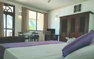Bedroom 7 Oasey Beach Hotel