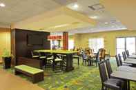 Bar, Cafe and Lounge Fairfield Inn & Suites by Marriott Toronto Mississauga