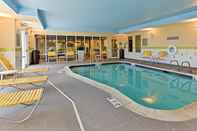 Swimming Pool Fairfield Inn & Suites Cedar Rapids