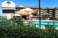 Swimming Pool Arbors at Island Landing Hotel & Suites