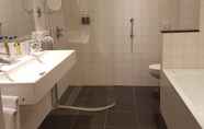 Toilet Kamar 3 Hotel Creusen