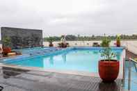 Swimming Pool Flora Airport Hotel and Convention Centre Kochi