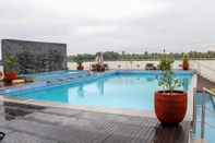 Swimming Pool Flora Airport Hotel and Convention Centre Kochi