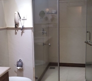 In-room Bathroom 6 Flora Airport Hotel and Convention Centre Kochi