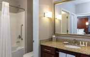 In-room Bathroom 4 Residence Inn Midland Marriott