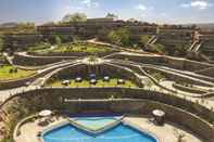 Kolam Renang Ramada by Wyndham Udaipur Resort and Spa