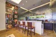 Bar, Kafe dan Lounge Ramada by Wyndham Udaipur Resort and Spa