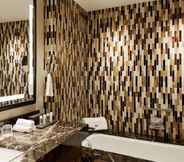 In-room Bathroom 2 The Westin Abu Dhabi Golf Resort & Spa