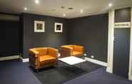 Lobi 4 Sydney Airport Suites