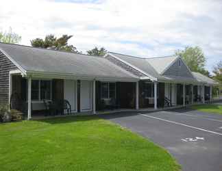 Exterior 2 The Chatham Motel