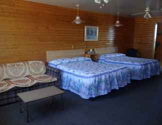 Bedroom 2 Hillcrest Motel