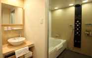 ห้องน้ำภายในห้อง 7 Hotel Keihan Kyobashi GRANDE