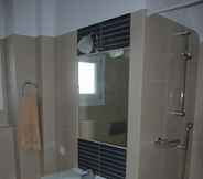 Toilet Kamar 2 Andros Prive Suites