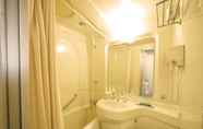 In-room Bathroom 2 Hotel Route Inn Oita Ekimae