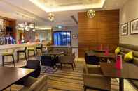 Bar, Cafe and Lounge Hampton by Hilton London Croydon