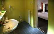 Toilet Kamar 4 Vista Lakefront Boutique Hotel