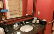 Toilet Kamar 6 Hampton Inn Lincolnton