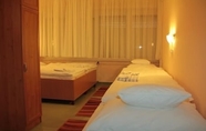 Kamar Tidur 4 Tisza Corner Hotel