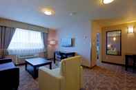 Common Space Holiday Inn Express & Suites Dawson Creek, an IHG Hotel