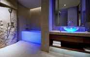 In-room Bathroom 7 Andaz Xintiandi Shanghai - a concept by Hyatt