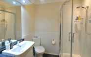 Toilet Kamar 5 Marton Grange Country House