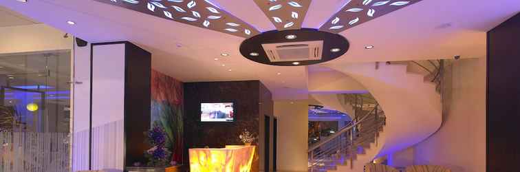 Lobi BluPetal - A Business Hotel