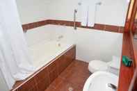 In-room Bathroom Ayenda 1316 Charthon