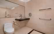 Toilet Kamar 4 Sheraton Daqing Hotel