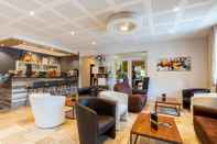 Quầy bar, cafe và phòng lounge L'Oustal de Vézac