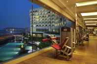 Kolam Renang Novotel Visakhapatnam Varun Beach Hotel