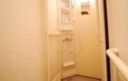 Toilet Kamar 6 Guest House Hannari