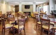 Restaurant 4 Sleep Inn & Suites Grand Forks Alerus Center