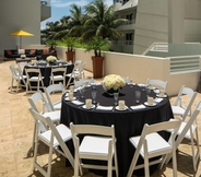 Restaurant 5 Royal Palm South Beach Miami, a Tribute Portfolio Resort