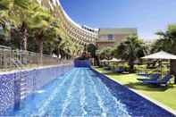 Kolam Renang Rixos The Palm Hotel & Suites