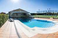 Swimming Pool Hotel Rubielos