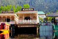 Exterior Swan Group Of Houseboats