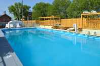 Swimming Pool Americas Best Value Inn & Suites Branson - Near the Strip