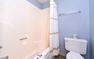 In-room Bathroom 5 Americas Best Value Inn & Suites Branson - Near the Strip