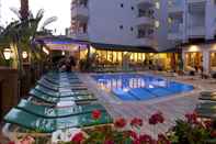 Swimming Pool Remi Hotel